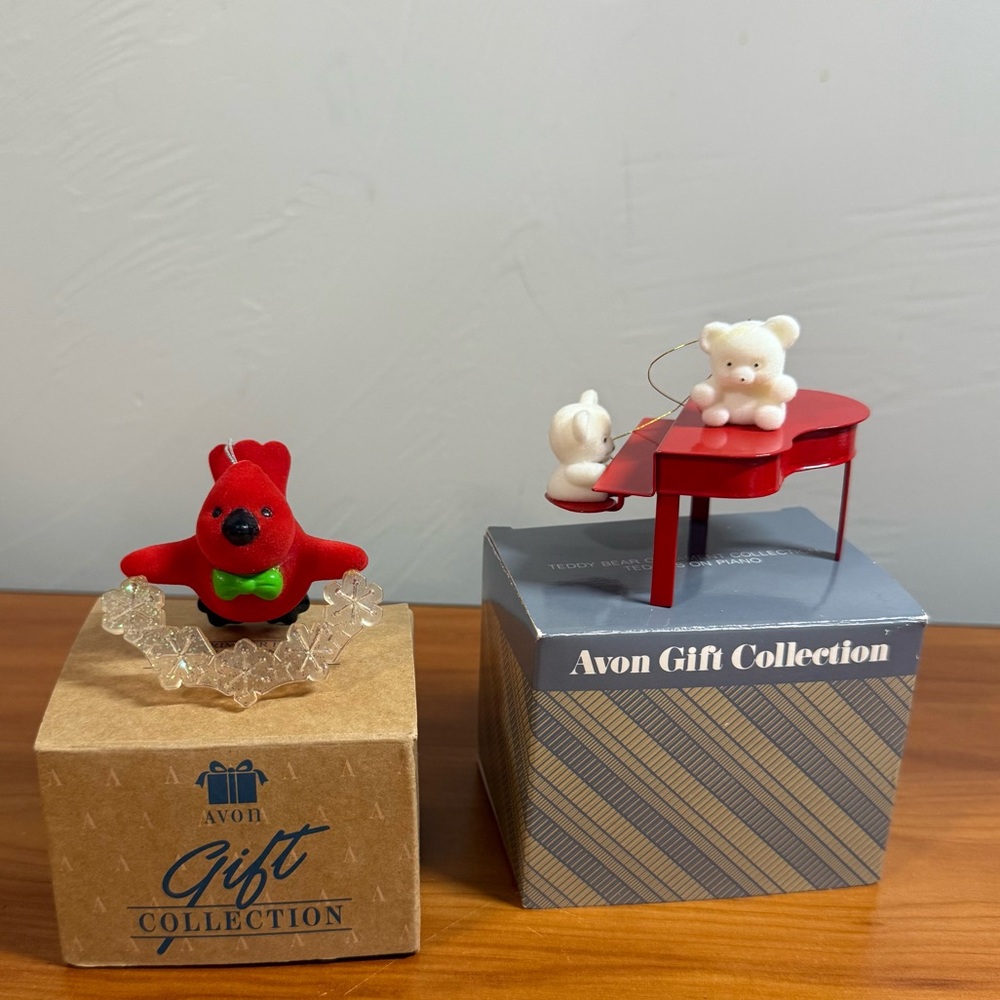 Bundle of 2 Vintage Avon Gift Collection Ornaments Teddies on Piano & Cardinal‎